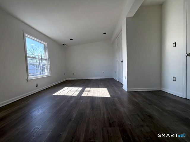 30 Dora Street, Stamford, CT 06902