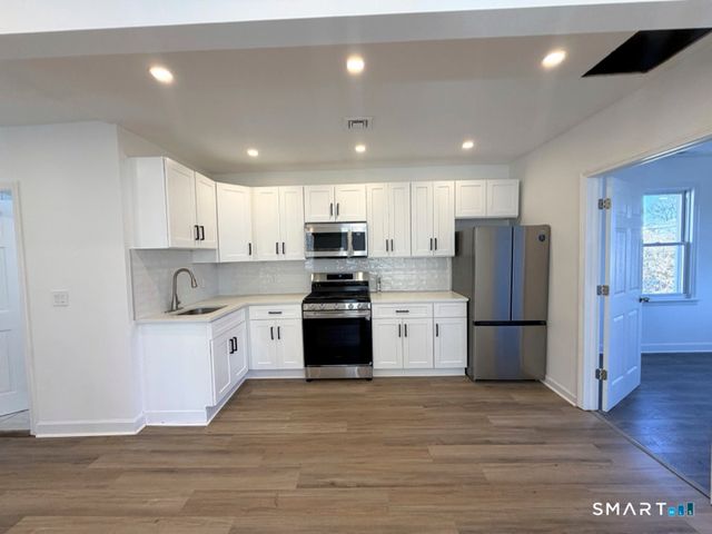 30 Dora Street, Stamford, CT 06902