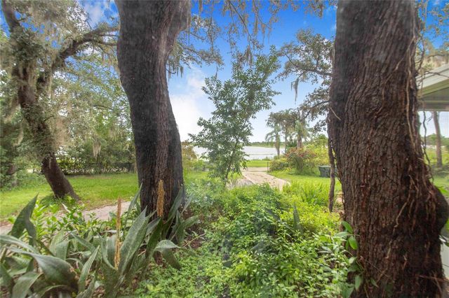 490 TWIN LAKES BOULEVARD, Lake Alfred, FL 33850