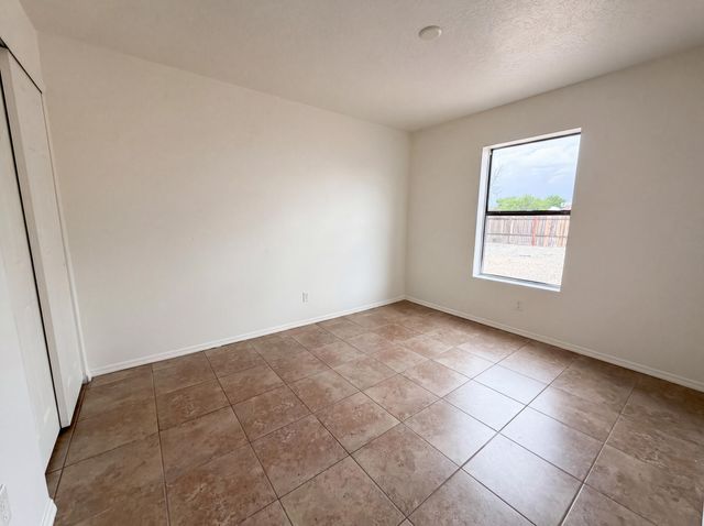 14 Milton Loop, Los Lunas, NM 87031