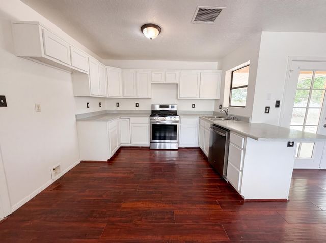14 Milton Loop, Los Lunas, NM 87031