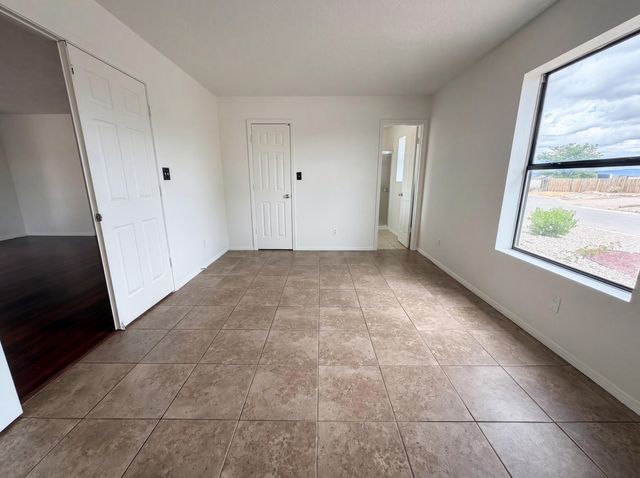 14 Milton Loop, Los Lunas, NM 87031