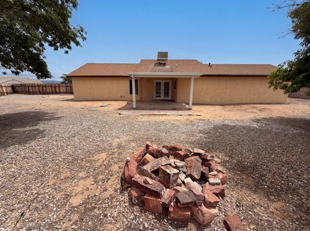 14 Milton Loop, Los Lunas, NM 87031