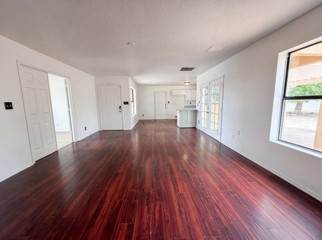 14 Milton Loop, Los Lunas, NM 87031
