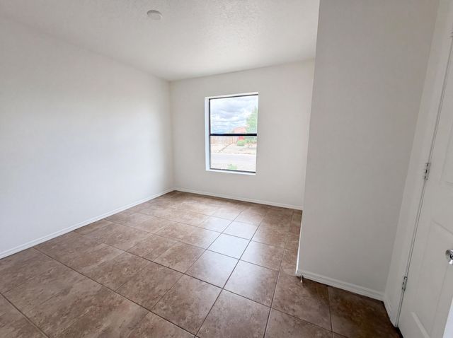 14 Milton Loop, Los Lunas, NM 87031