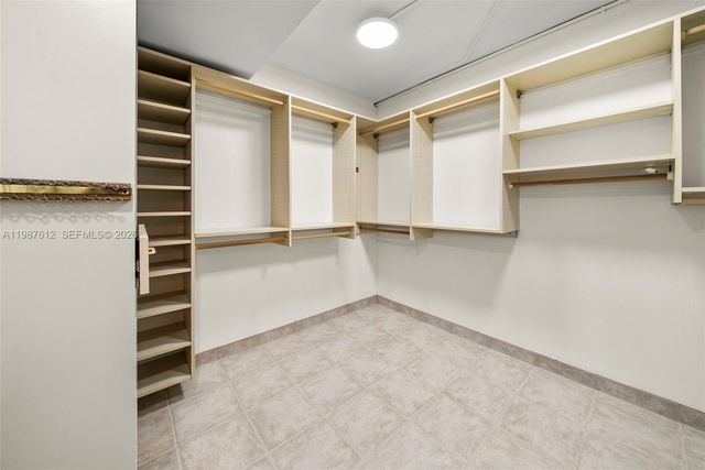 11111 Biscayne Blvd 19D, Miami, FL 33181