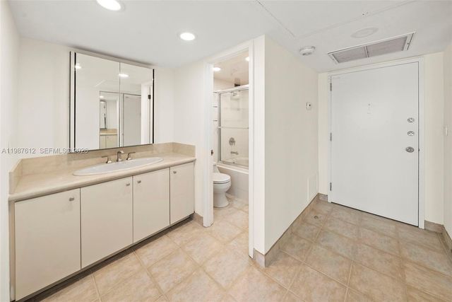 11111 Biscayne Blvd 19D, Miami, FL 33181