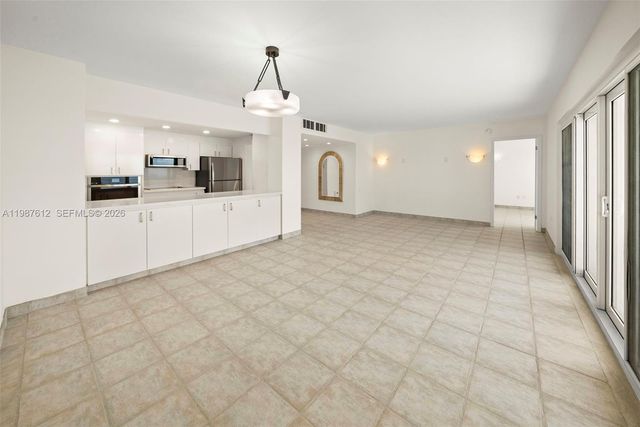 11111 Biscayne Blvd 19D, Miami, FL 33181