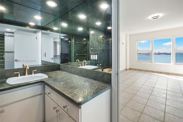 11111 Biscayne Blvd 19D, Miami, FL 33181