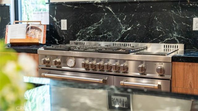 11911 Hartsook, Valley Village, CA 91607