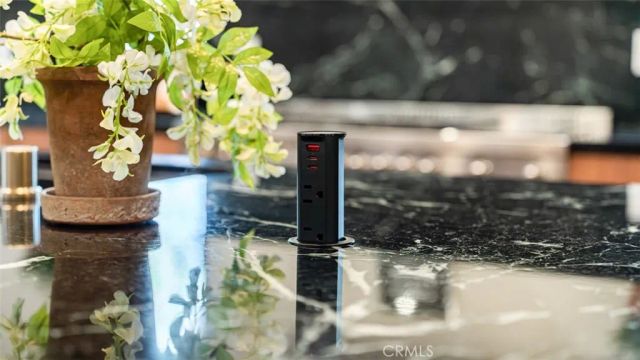 11911 Hartsook, Valley Village, CA 91607