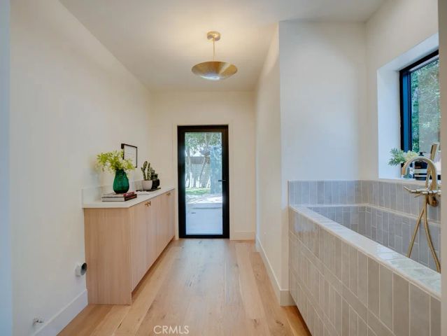 11911 Hartsook, Valley Village, CA 91607