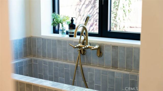 11911 Hartsook, Valley Village, CA 91607