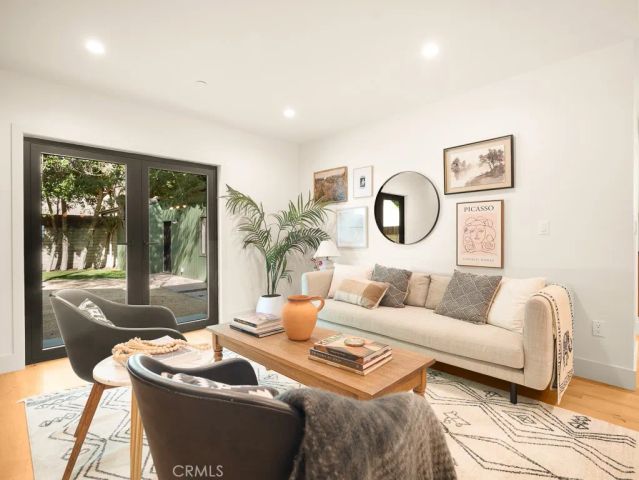 11911 Hartsook, Valley Village, CA 91607