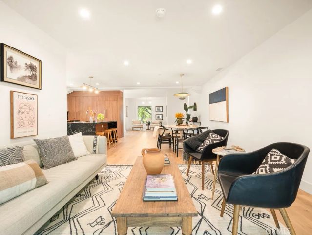 11911 Hartsook, Valley Village, CA 91607