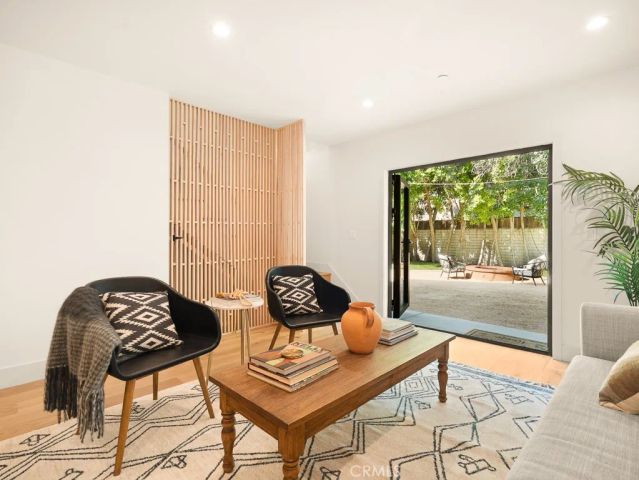 11911 Hartsook, Valley Village, CA 91607