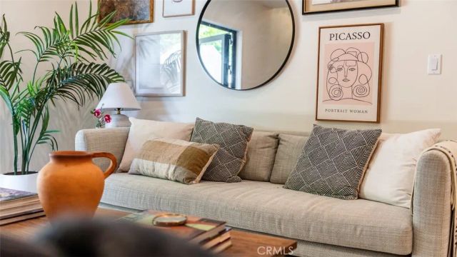 11911 Hartsook, Valley Village, CA 91607