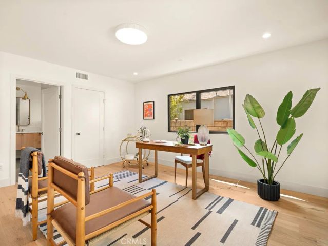 11911 Hartsook, Valley Village, CA 91607