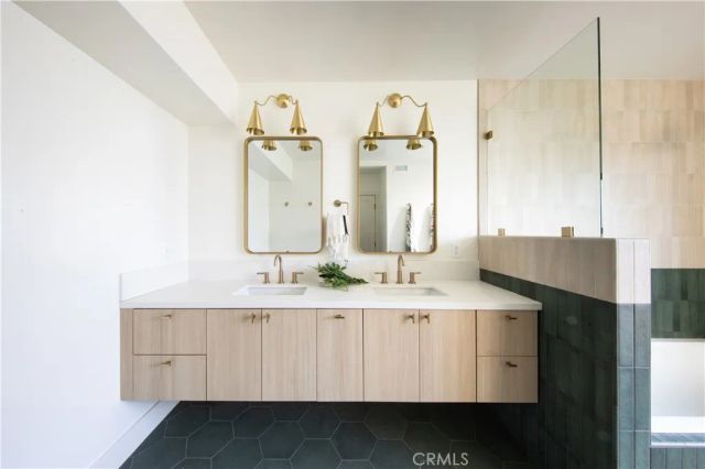 11911 Hartsook, Valley Village, CA 91607