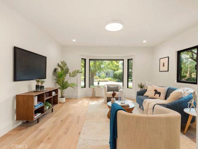 11911 Hartsook, Valley Village, CA 91607