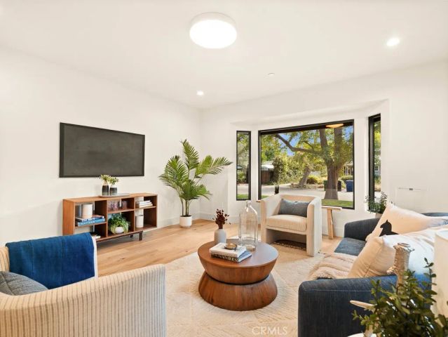 11911 Hartsook, Valley Village, CA 91607