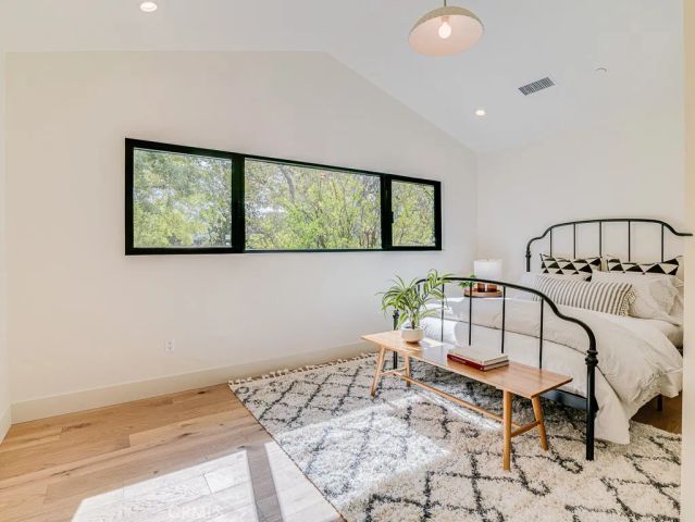 11911 Hartsook, Valley Village, CA 91607