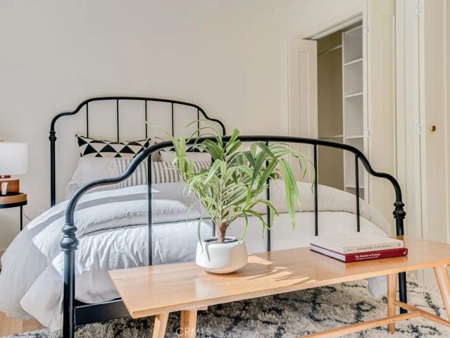 11911 Hartsook, Valley Village, CA 91607