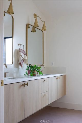 11911 Hartsook, Valley Village, CA 91607