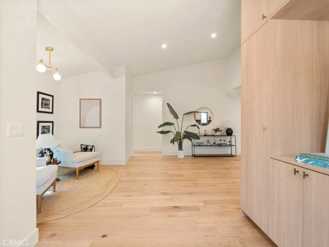 11911 Hartsook, Valley Village, CA 91607