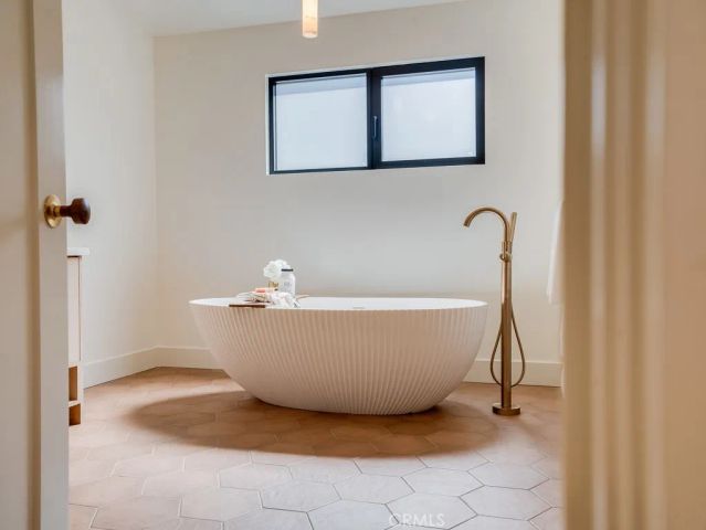 11911 Hartsook, Valley Village, CA 91607