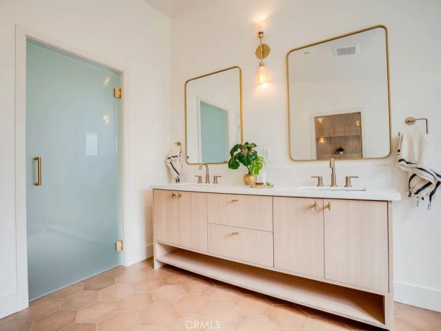 11911 Hartsook, Valley Village, CA 91607