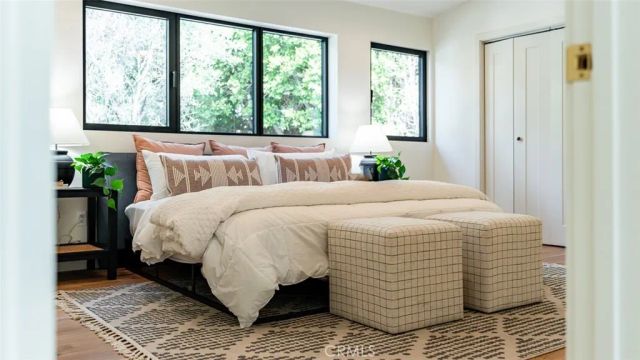 11911 Hartsook, Valley Village, CA 91607