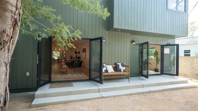 11911 Hartsook, Valley Village, CA 91607