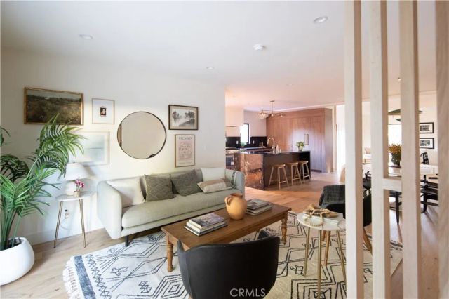 11911 Hartsook, Valley Village, CA 91607