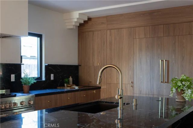 11911 Hartsook, Valley Village, CA 91607