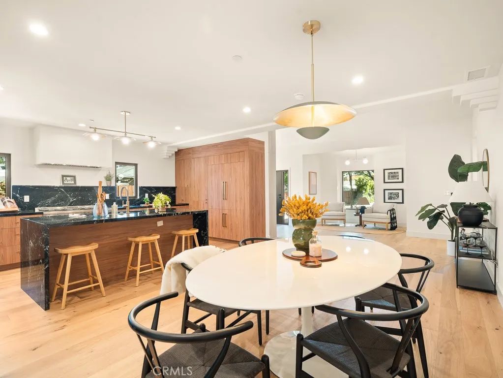 11911 Hartsook, Valley Village, CA 91607