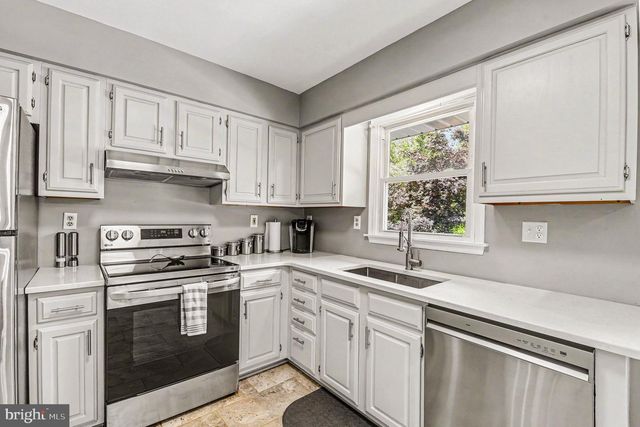 2911 SOUTHWESTERN AVE, Manchester, MD 21102