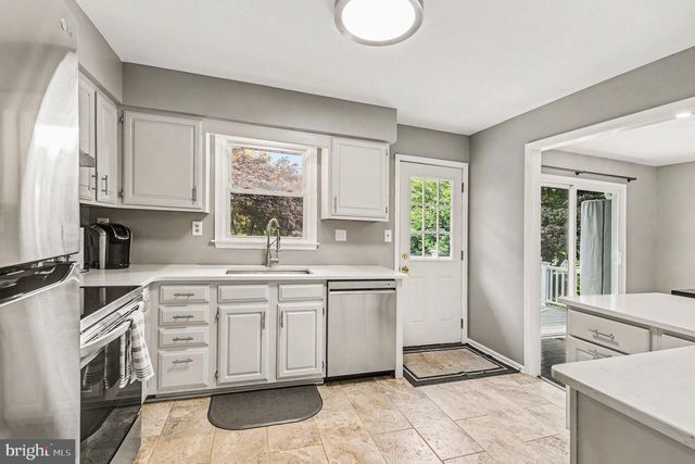 2911 SOUTHWESTERN AVE, Manchester, MD 21102