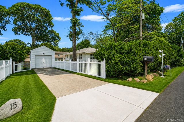 15 Oceanview Avenue, Farmingville, NY 11738