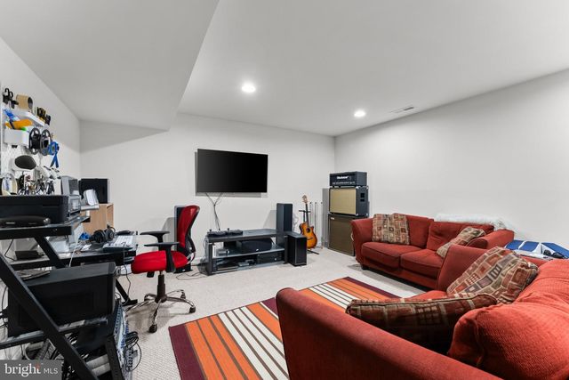 8 REMBRANDT WAY, Mays Landing, NJ 08330