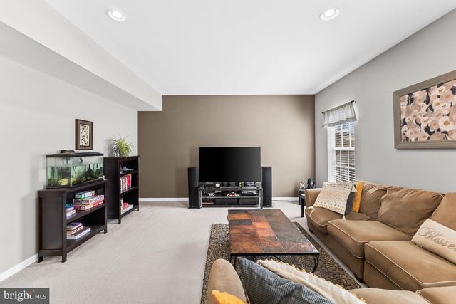 8 REMBRANDT WAY, Mays Landing, NJ 08330