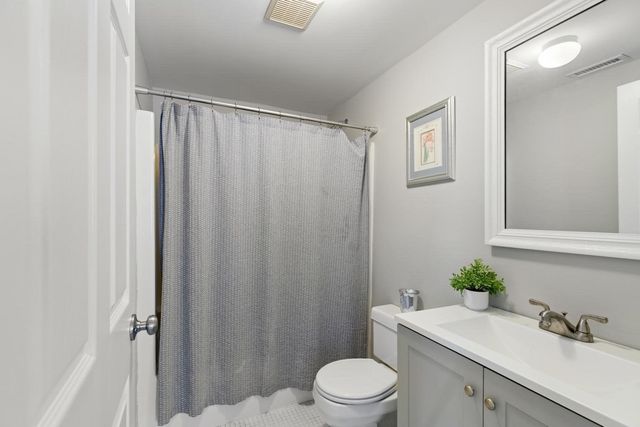 19 Paris St 203, Medford, MA 02155