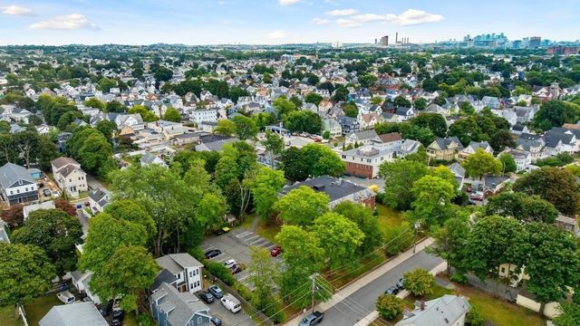 19 Paris St 203, Medford, MA 02155