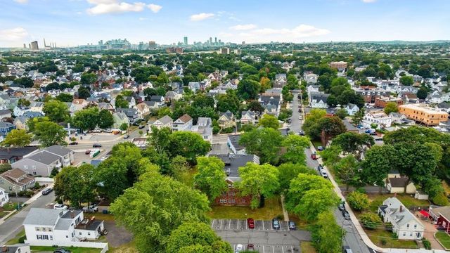 19 Paris St 203, Medford, MA 02155