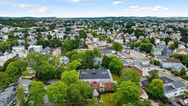 19 Paris St 203, Medford, MA 02155