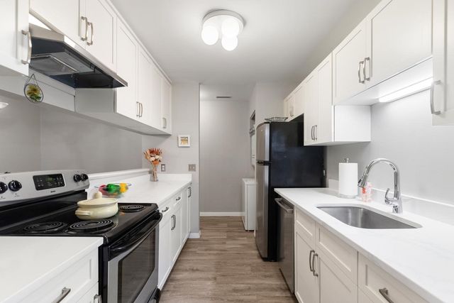 19 Paris St 203, Medford, MA 02155