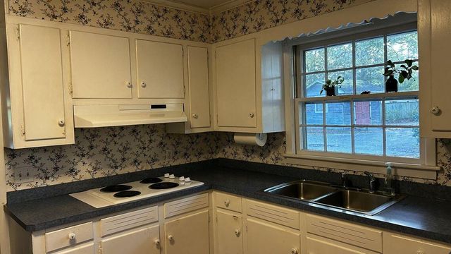 617 Pickwood Drive, Manning, SC 29102