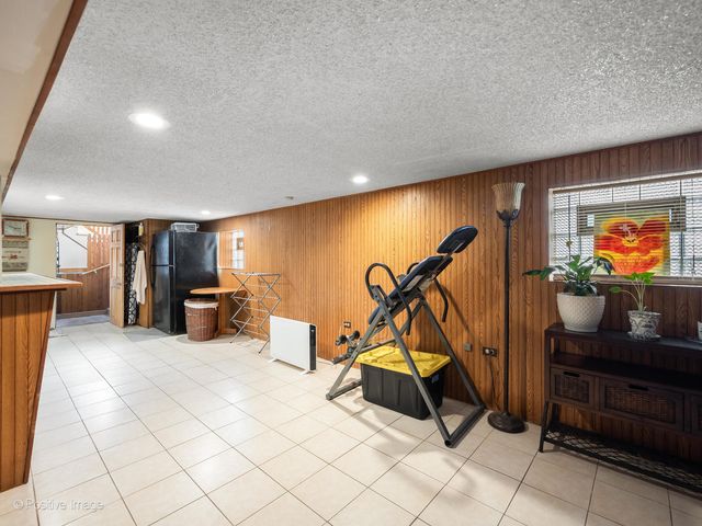 2710 N 74th Avenue N, Elmwood Park, IL 60707