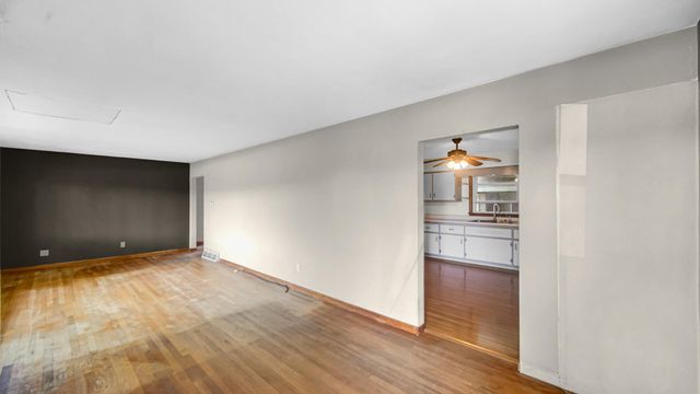 15611 Grant Street, Crown Point, IN 46307