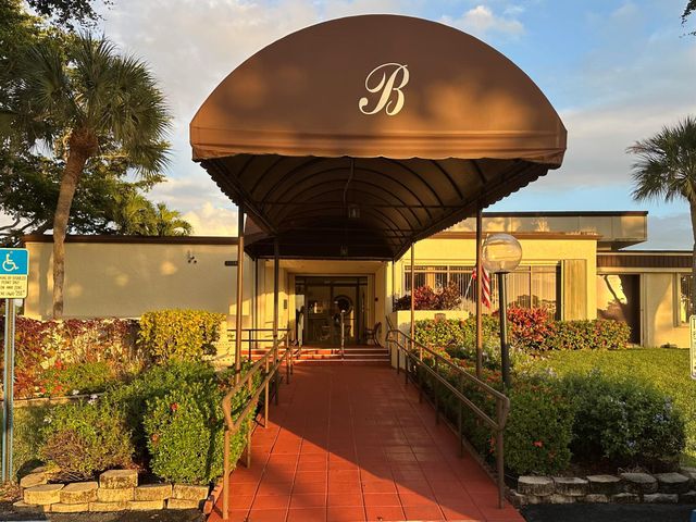 6049 Olivewood Circle, Greenacres, FL 33463